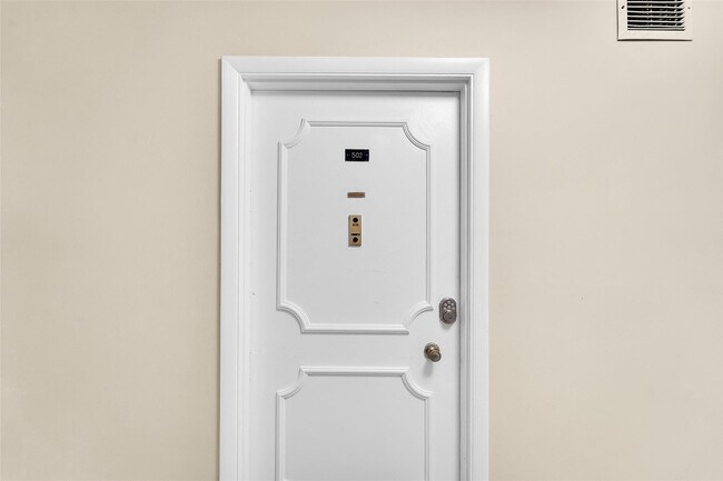 Building Photo - 1401 S Ocean Dr