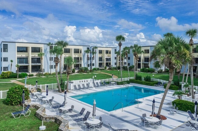 Building Photo - VENICE ISLAND! 2BR/2BA Condo in a Gated, Gulf front Community