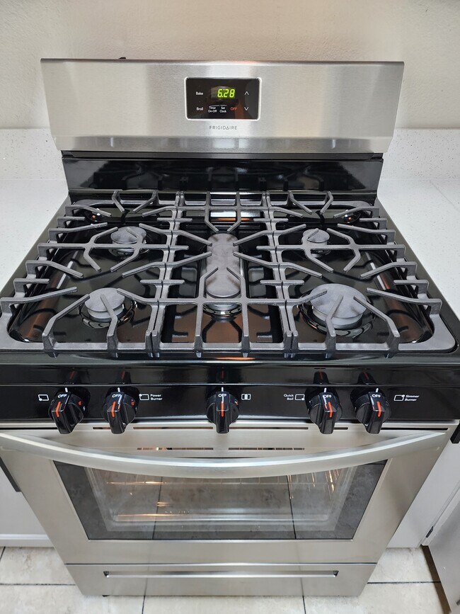 Building Photo - 929 Dusty Creek St