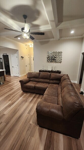 Building Photo - 208 Otters Rdg Dr