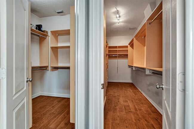 Building Photo - 15510 Marble Canyon Way