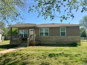 Building Photo - 3111 Hale Dr SW