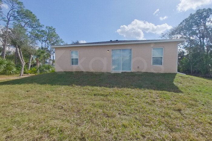 Building Photo - 20254 Lorenzo Ave
