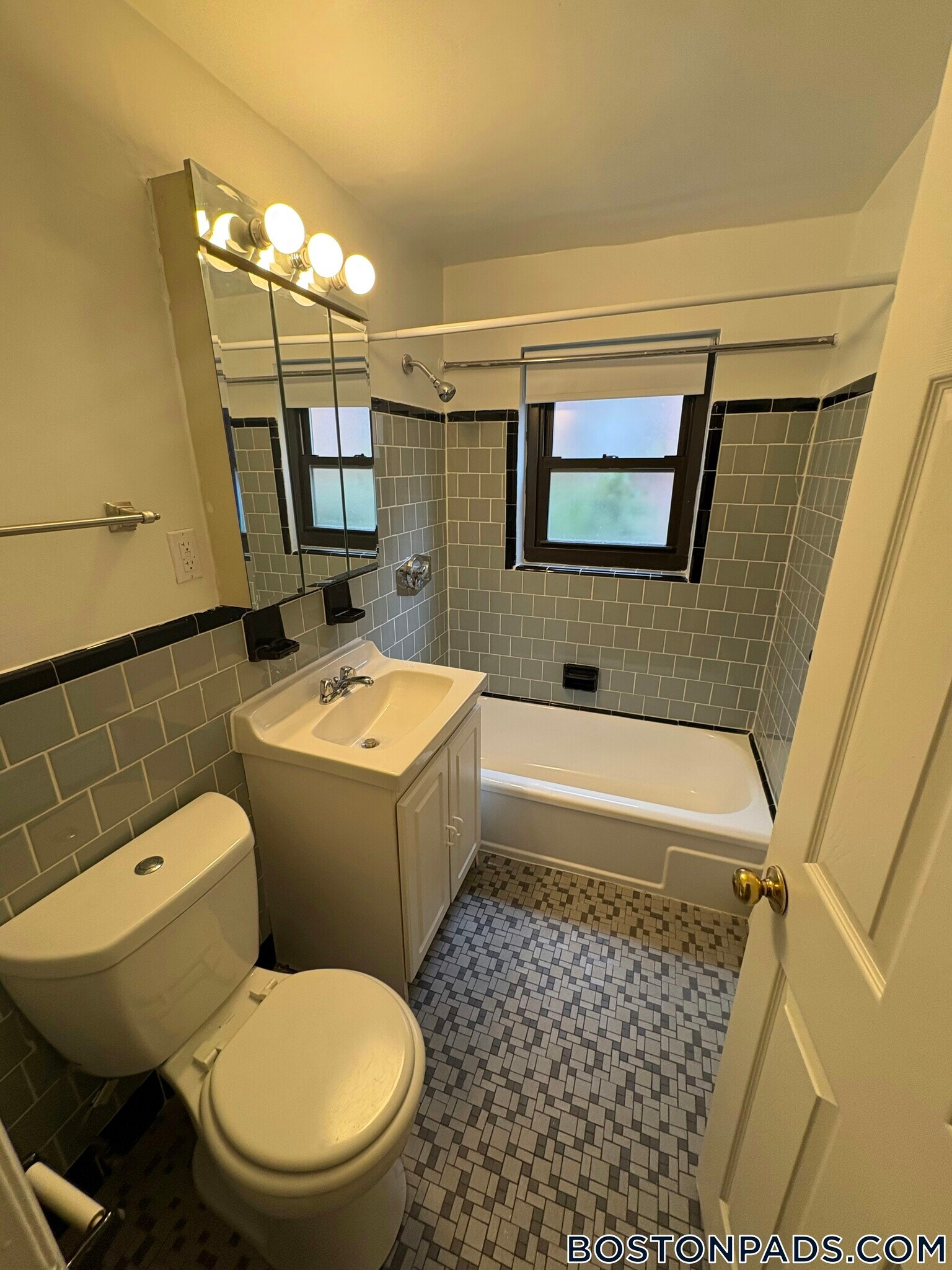 Building Photo - 46 Harvard St