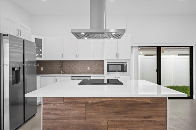 Building Photo - 1041 W Lakewood Rd