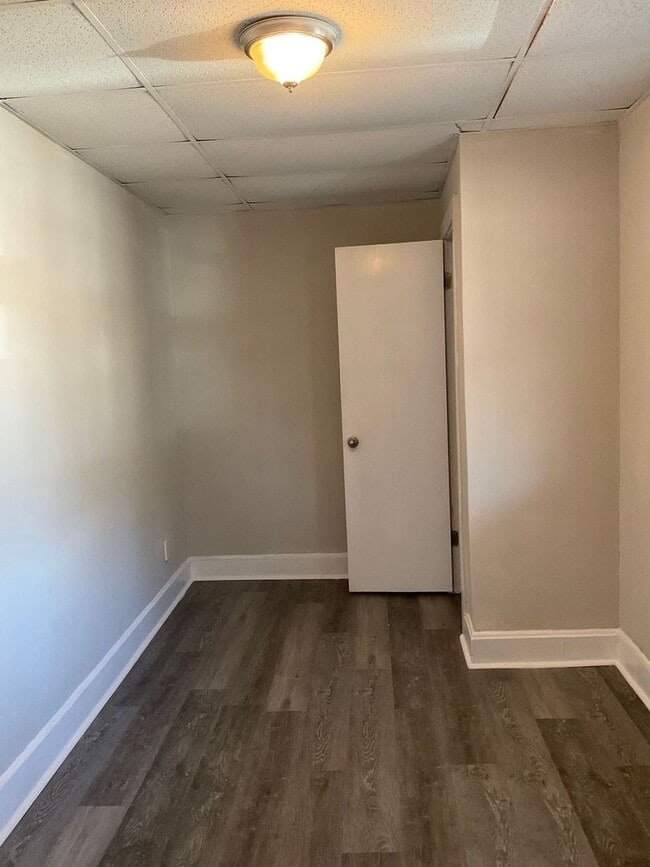 Building Photo - 4 Bedroom  Home in Gastonia - Hardwood Floors, Spacious Rooms!!!