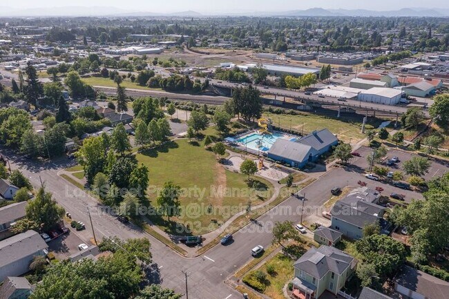 Building Photo - 205 6th Ave SE