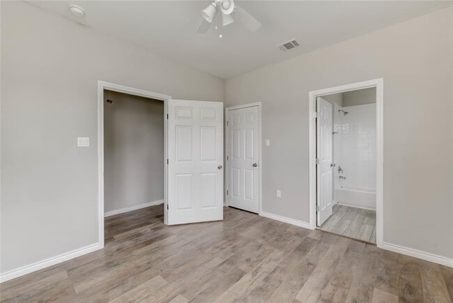 Building Photo - 412 Booth St