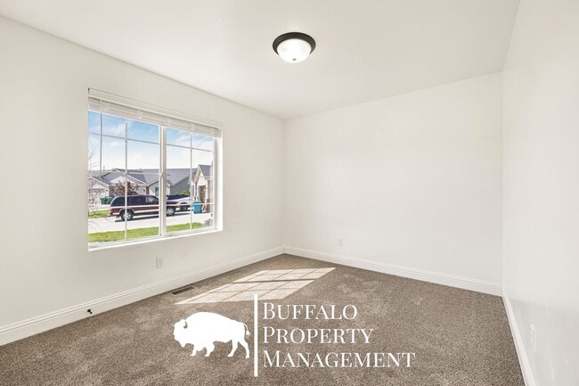 Building Photo - 4211 Roy Cir