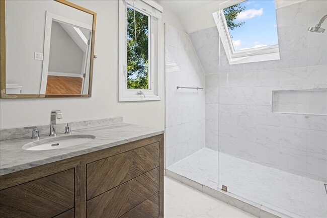 Building Photo - 2032 N Whipple St