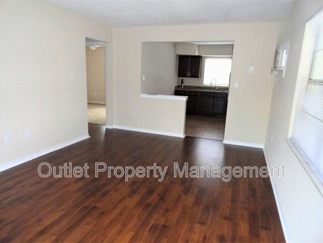 Building Photo - 610 S Lake Formosa Dr