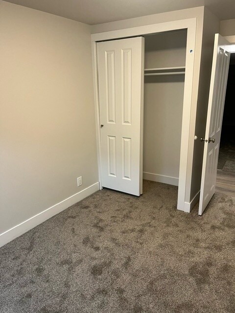 Closet Bedroom 1 - 2112 W Bowling Ave