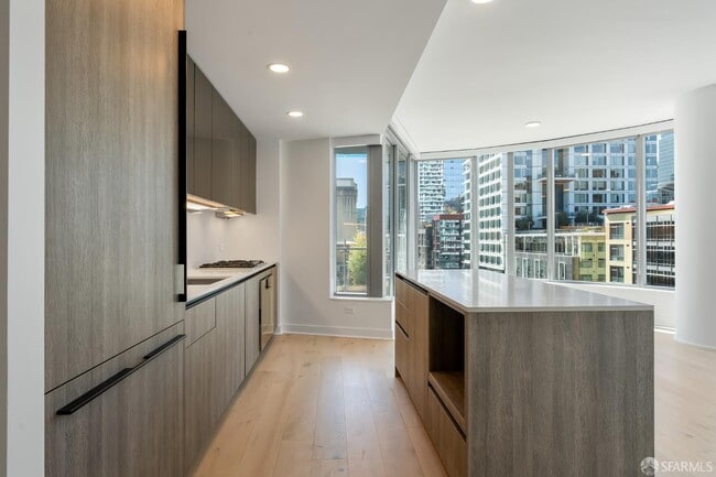 Building Photo - 201 Folsom St