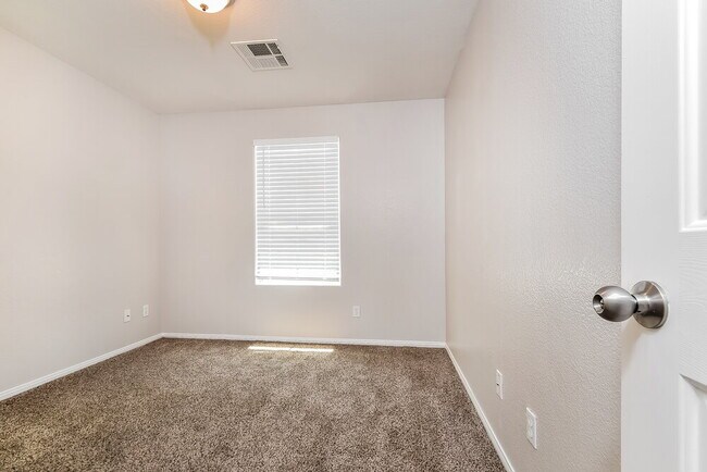 Building Photo - 9434 Havasu Canyon Ave