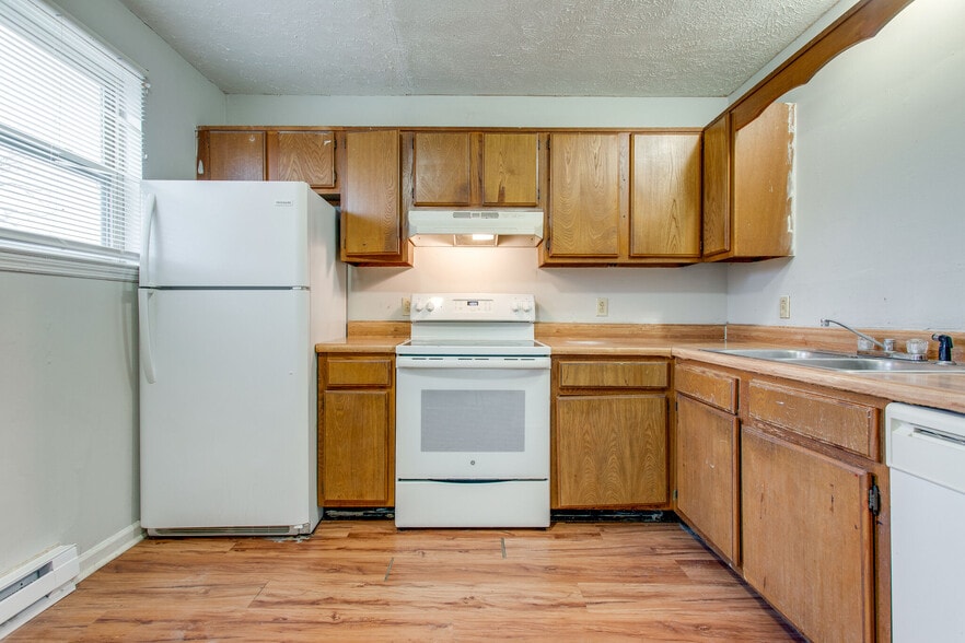 Building Photo - 2428 Woodale Ln