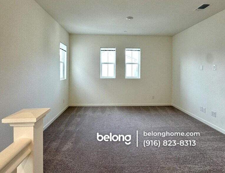 Building Photo - 1648 Chanticleer Ln