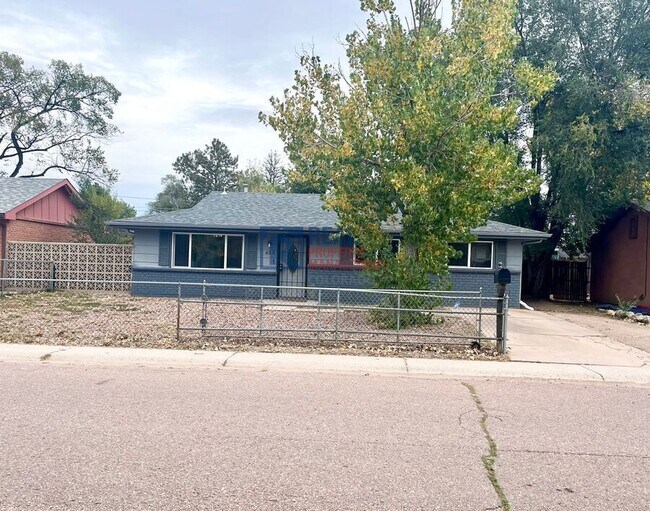 Primary Photo - 425 Rosewood Dr