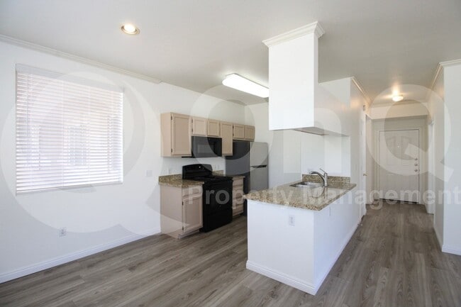 Building Photo - 16013 S Desert Foothills Pkwy