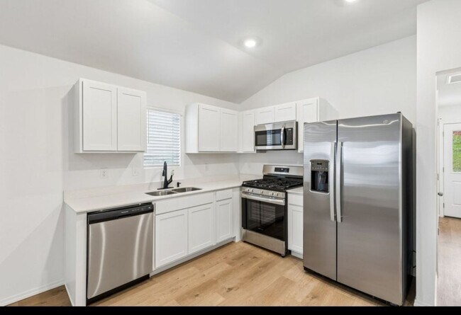 Building Photo - 1221 Colt Dr