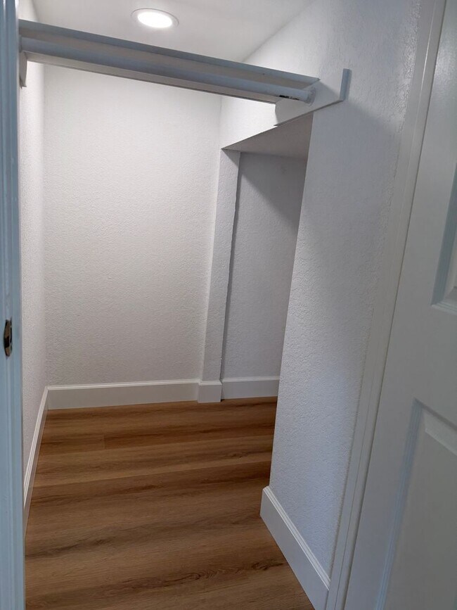 Building Photo - 230 Bridgeside Cir