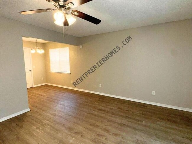 Building Photo - 8741 Hillridge Dr