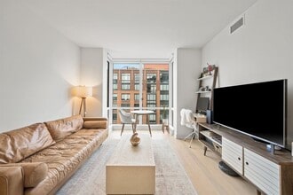 Building Photo - 1000 Maxwell Ln