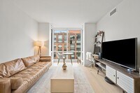 Building Photo - 1000 Maxwell Ln