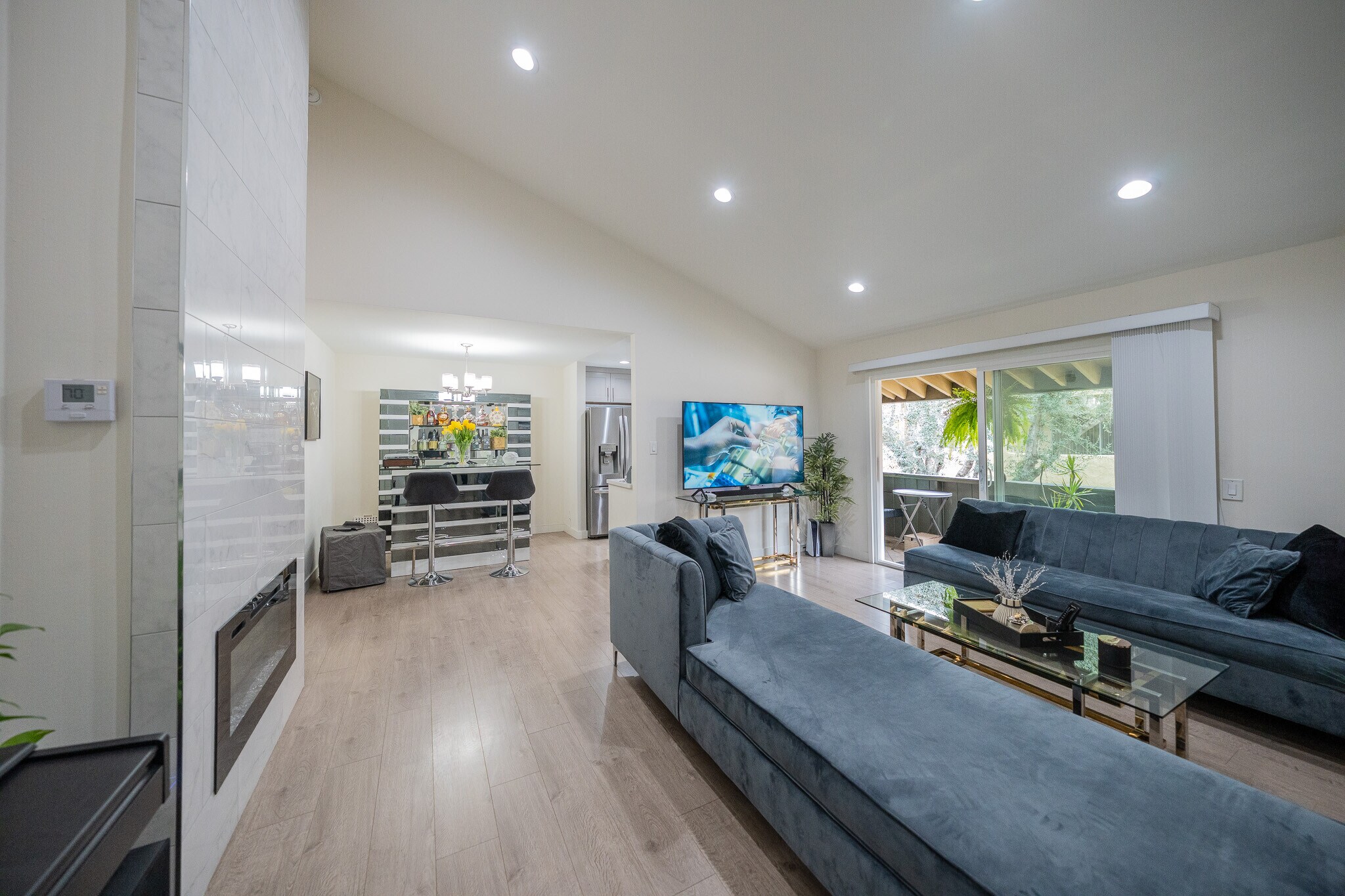 Building Photo - 15425 Sherman Way