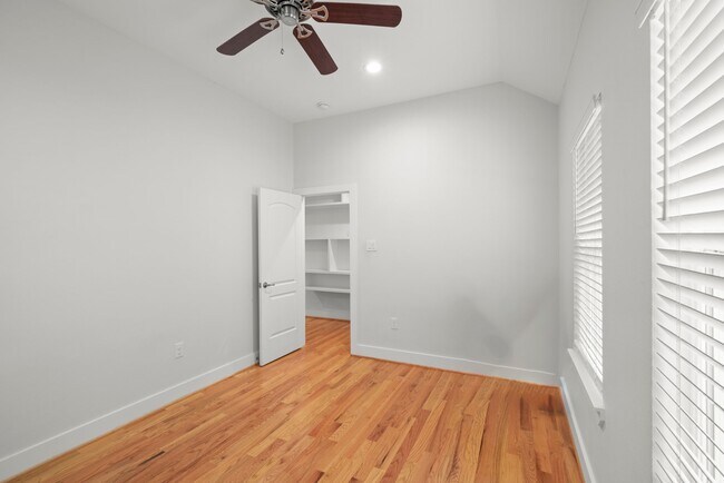 Building Photo - 206 Burr St