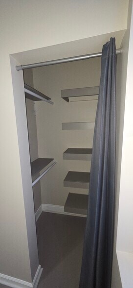 Building Photo - 484 Merchants Rd