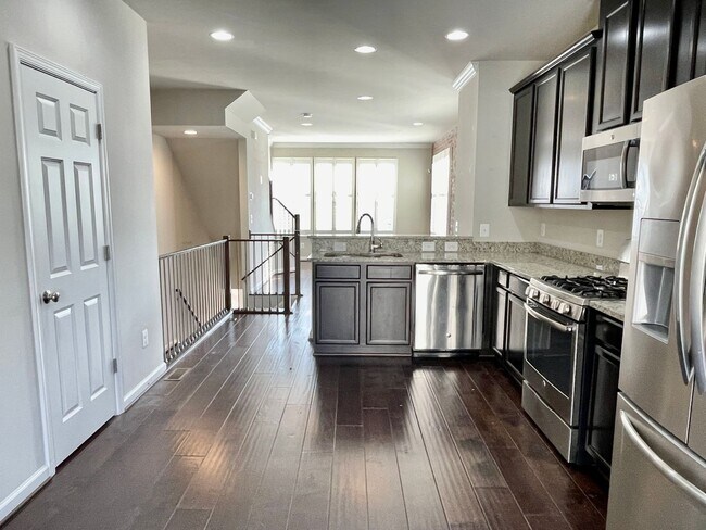 Building Photo - IMPRESSIVE STAFFORD TOWNHOUSE!
