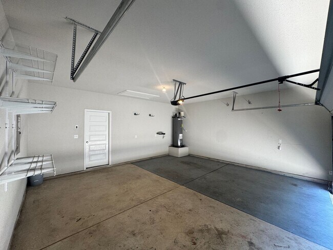 Building Photo - Move-In Ready Modern 4-Bedroom 2 Bath Home...