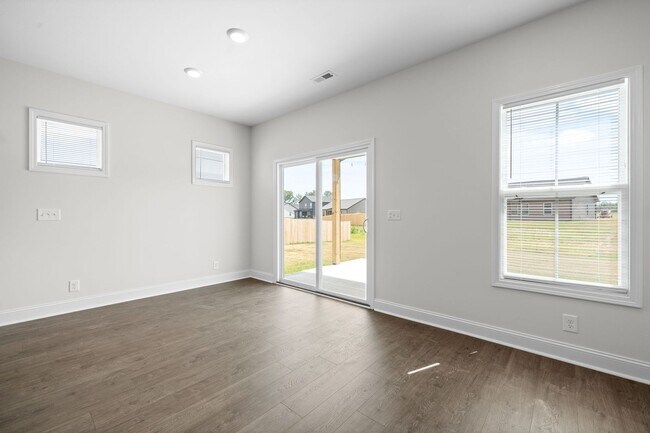 Building Photo - Pet Friendly Three Bedroom with Bonus!