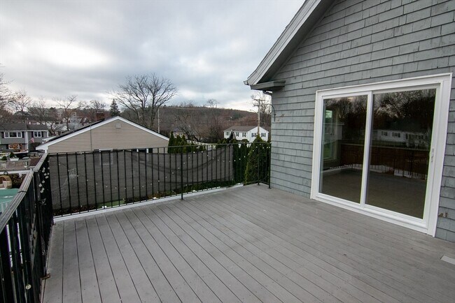 Building Photo - 118 Vine St