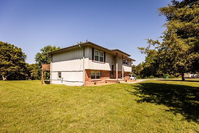 Building Photo - 3409 Cedar Ln