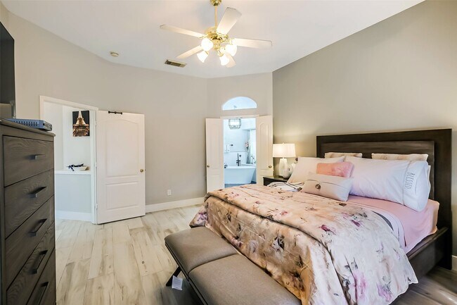 Building Photo - 10010 Forest Spring Ln