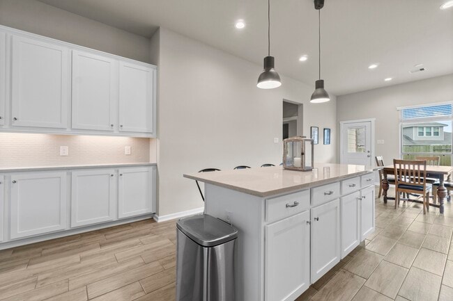 Building Photo - 248 Crest Edge St