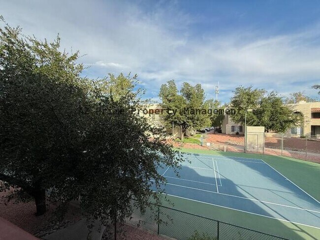 Building Photo - 750 E Northern Ave