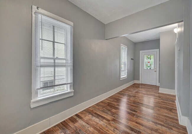 Building Photo - 820 Charleston St