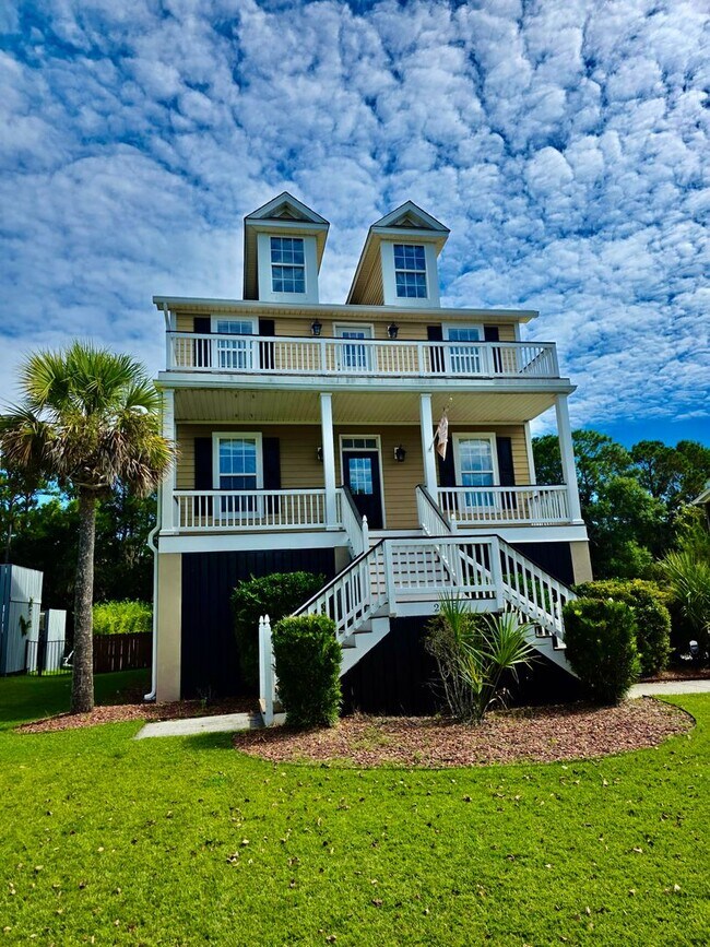 Building Photo - Elevated Four Bedroom in Rivertowne Country Club - Mt. Pleasant