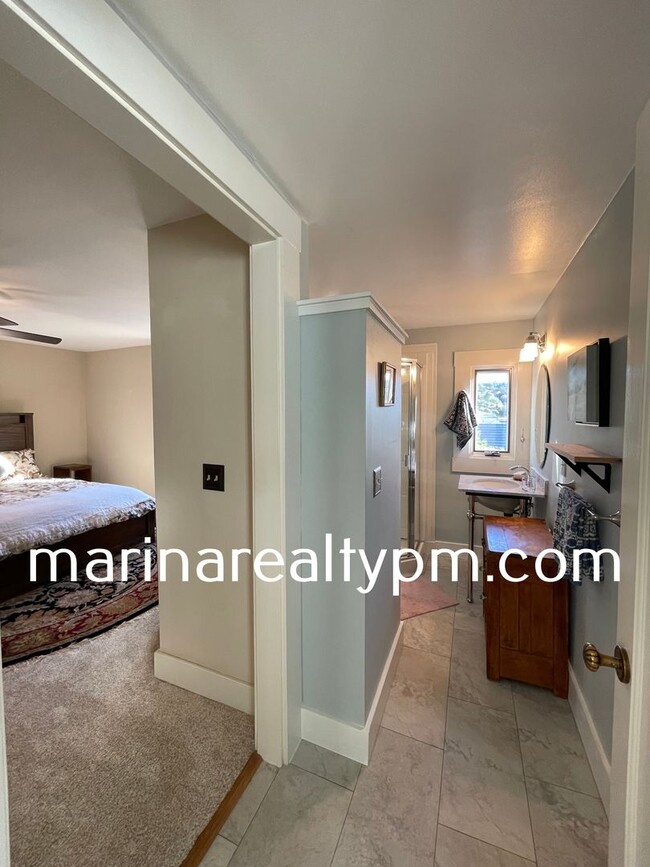 Building Photo - Welcome to this stunning 3 Bedroom 2 Bath Single Family Home in the charming town of Crockett, CA