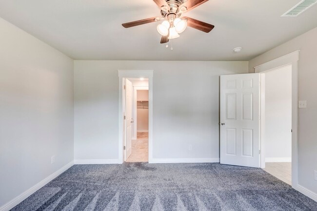 Building Photo - 2307 Traverse Dr