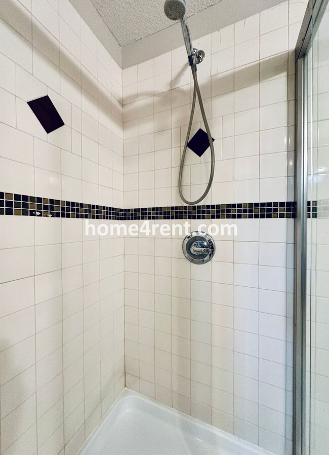 Building Photo - Beautiful Overland Park Home in Blue Valle...