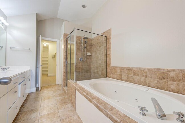 Building Photo - 8715 Meadowcroft Dr