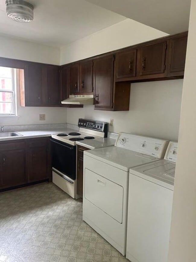 Building Photo - Price Reduced!