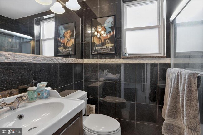 Building Photo - 1540 S Mole St