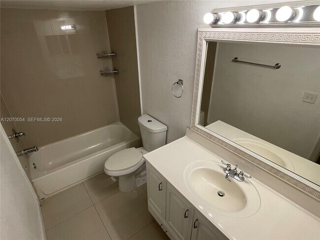 Building Photo - 2826 S University Dr