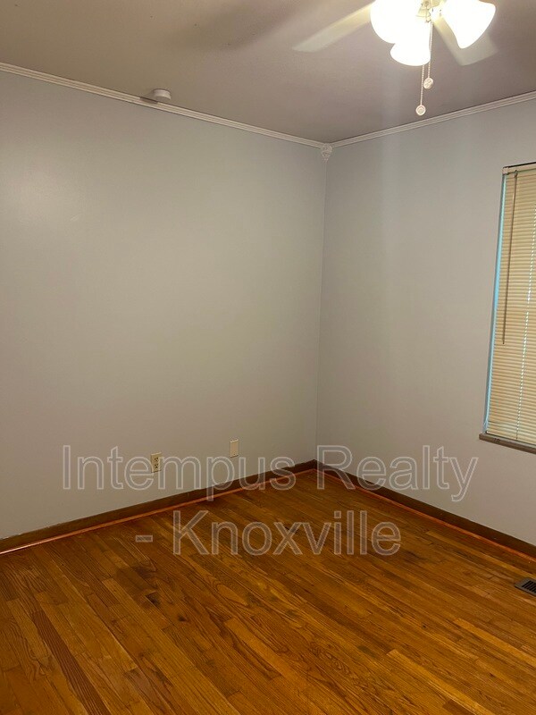 Building Photo - 5801 Ridgewood Rd