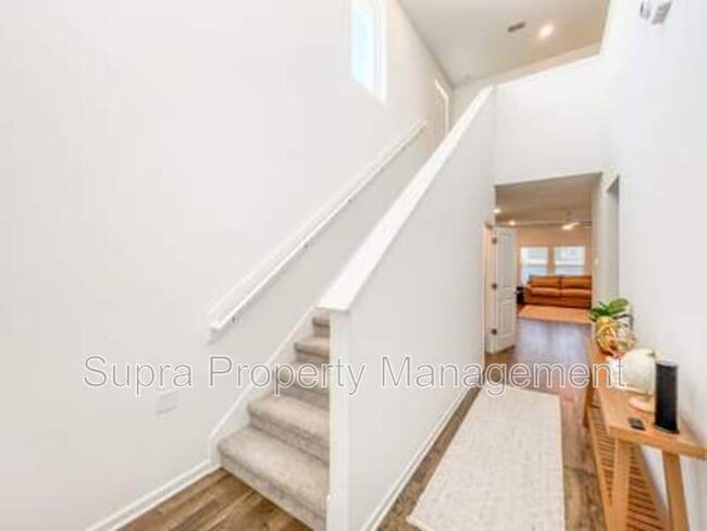 Building Photo - 14185 Epply Dr