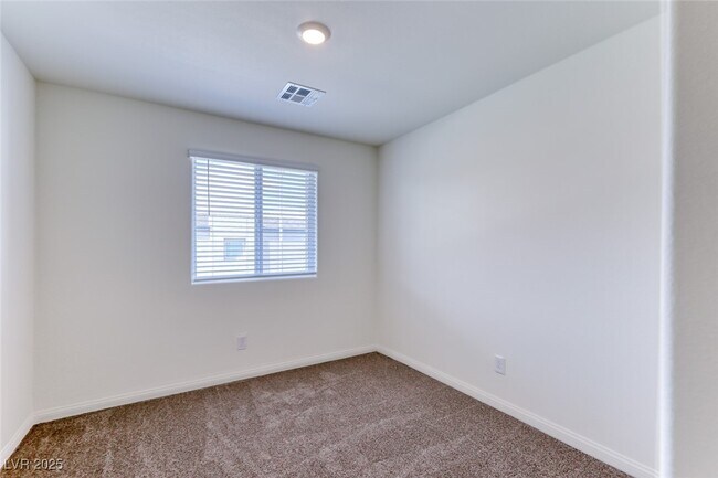 Building Photo - 12740 Feathersong